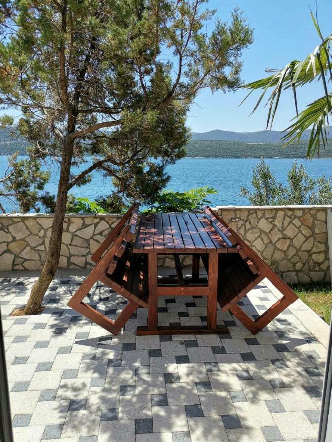 Lukrecia * Neum