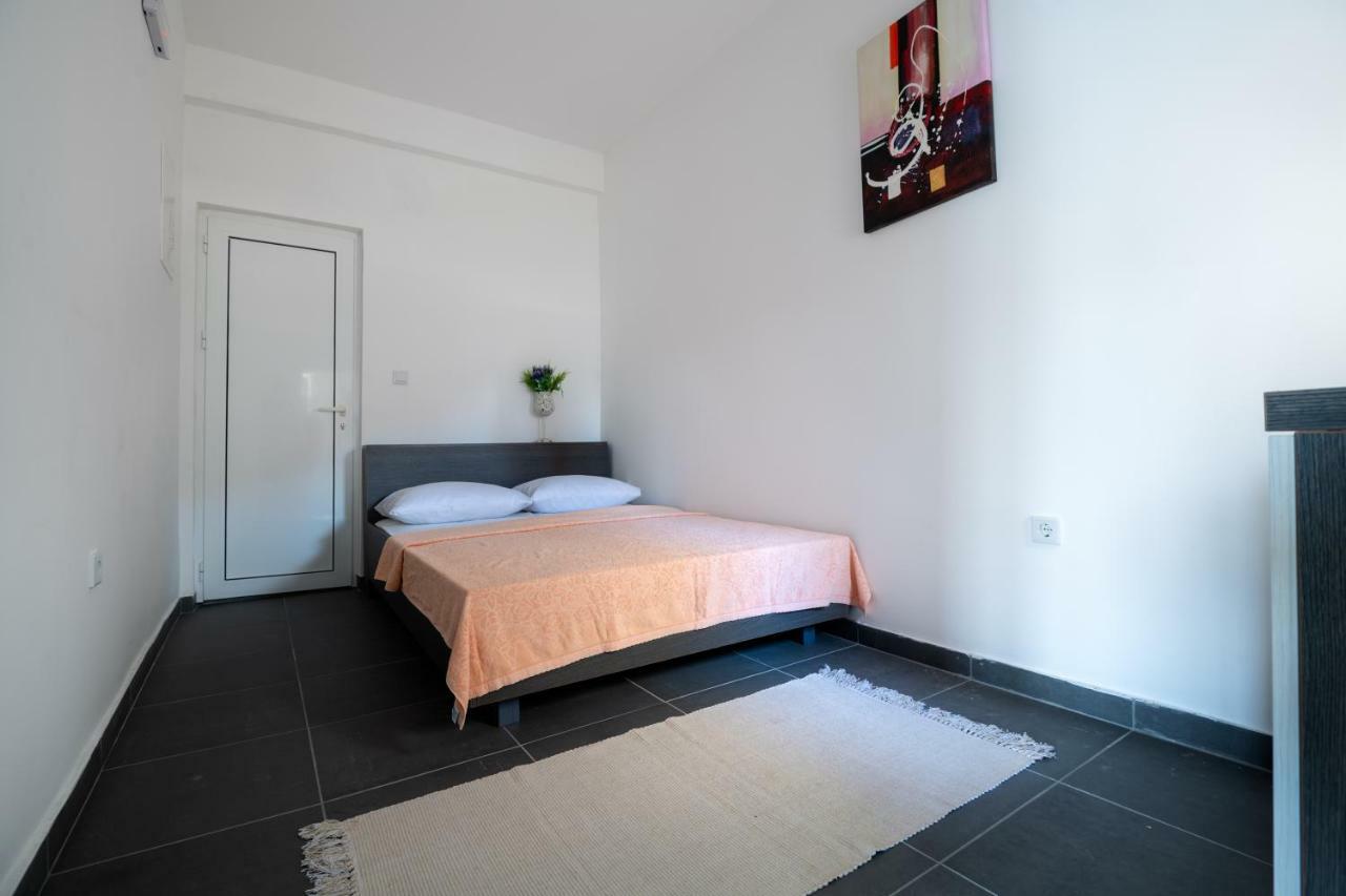 Lukrecia Apartment *