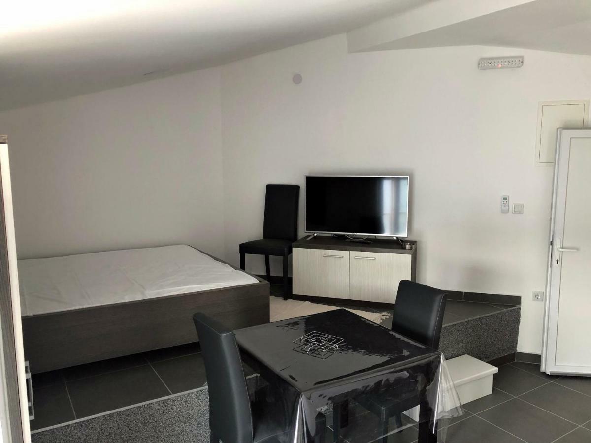 Apartment Lukrecia *